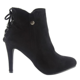 Stivali su un tacco a stiletto suede 66-97 nero
