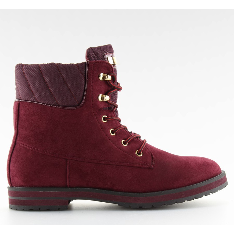 Stivali stringati, vino bordeaux rosso