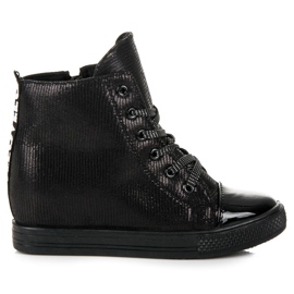 Sneakers nere su una zeppa nero