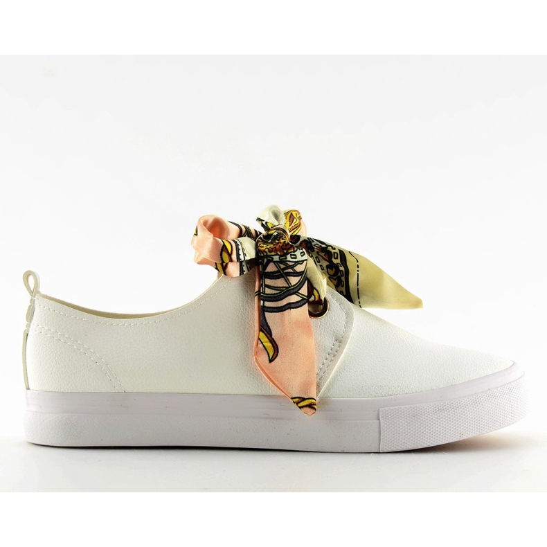 Sneakers allacciate con un nastro bianco bianca