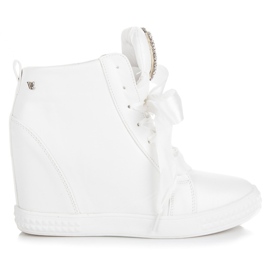 Vices Sneakers legate con un nastro bianco