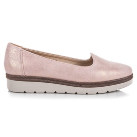 Vinceza Lordsy sulla piattaforma rosa