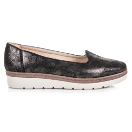 Vinceza Lordsy sulla piattaforma nero