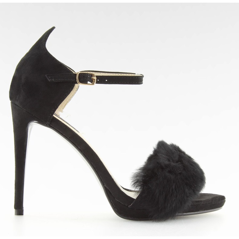 Sandali su uno stiletto nero L6120 nero