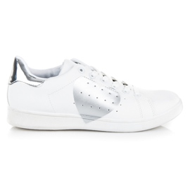 Sneakers bianche con un cuore bianco