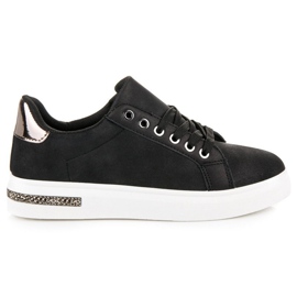 Sneakers alla moda sulla piattaforma nero