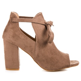 Sandali vinceza stringati in suede marrone