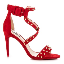 Sandali rossi su tacco alto rosso