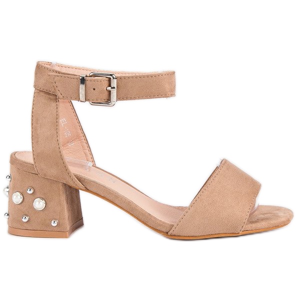 Erynn Sandali con perle verde