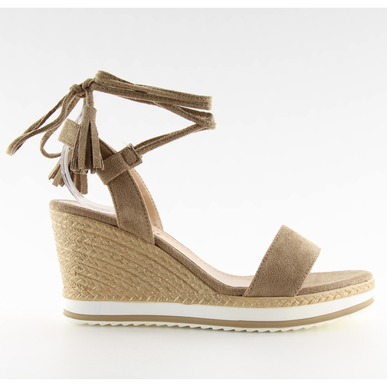 Sandali su una zeppa beige JH630 kaki