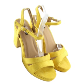 Sandali gialli con tacco WH-3K66-16 gialli giallo