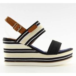 Sandali neri su una zeppa D-37 nero