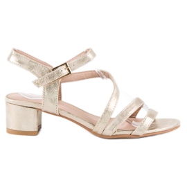 Ideal Shoes Sandali piatti giallo