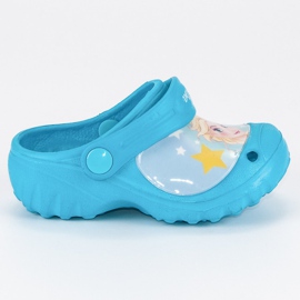Pantofole di gomma nella terra del ghiaccio blu