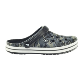 American Club Sandali mimetici con pantofole intasate di Kroks nero grigio verde