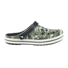 American Club Sandali mimetici con pantofole intasate di Kroks bianco nero verde
