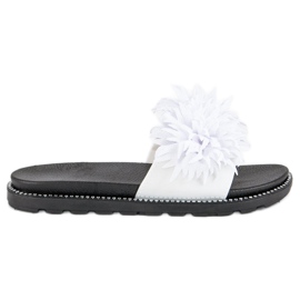 Ciabatte con pompon bianco