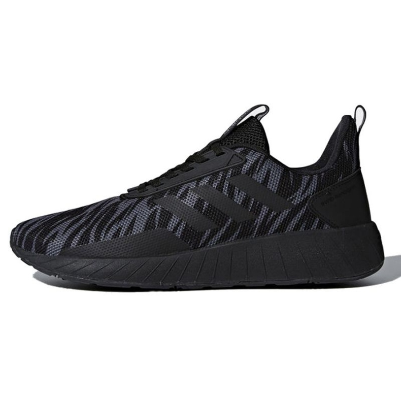 Scarpe Adidas ispirate allo sport Queasta Drive nero grigio