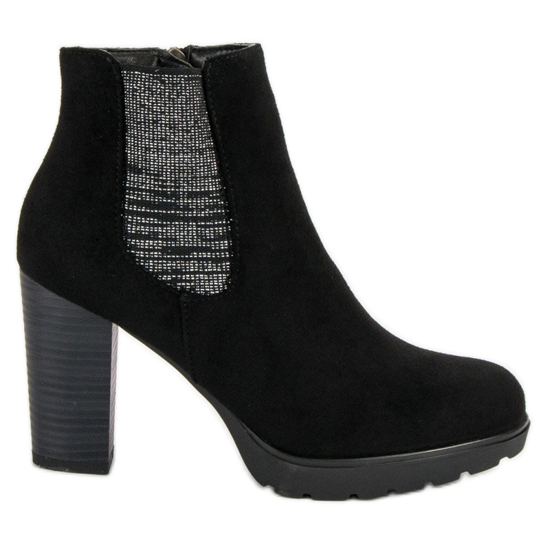 Filippo Stivaletti neri sul post nero