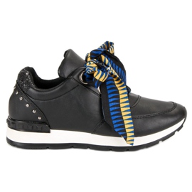 Sneakers allacciate alla moda nero