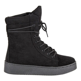 Scarpe allacciate per l'inverno nero