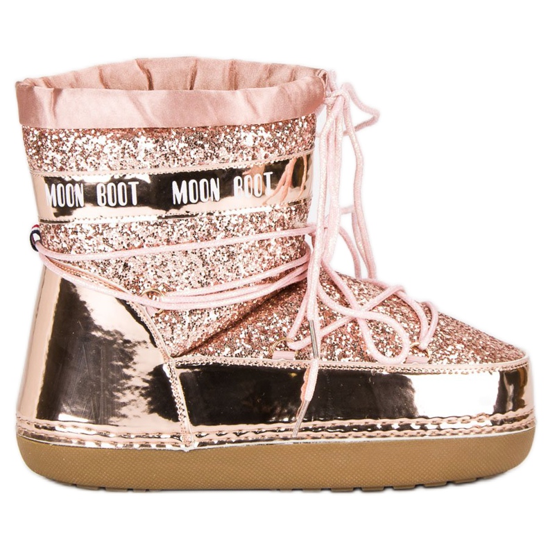 Stivali da neve rosa alla moda