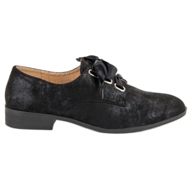 Juliet Stringate legate nero