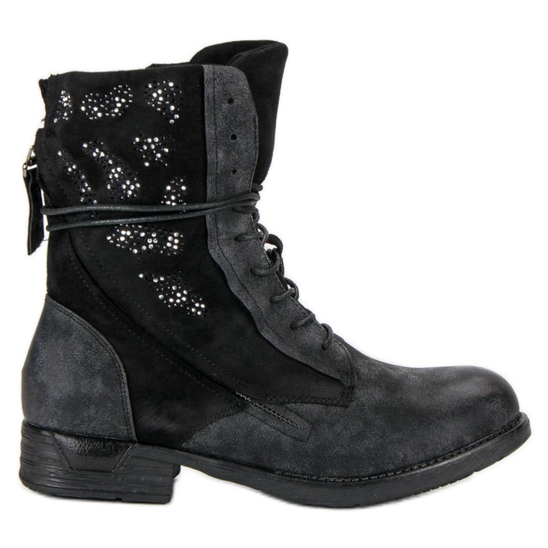 Kayla Lavoratori alla moda nero