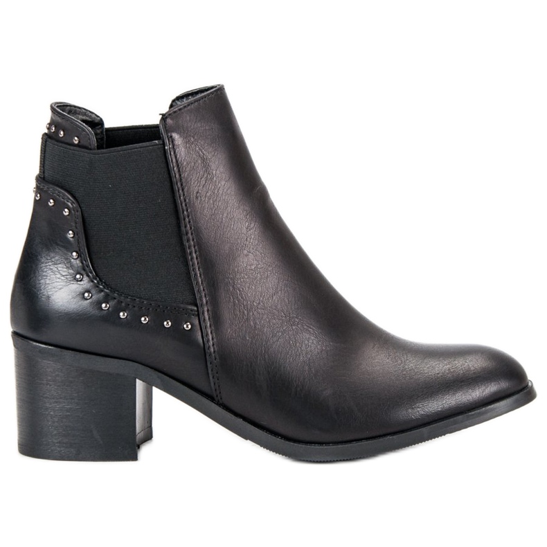 Stivali su un palo nero