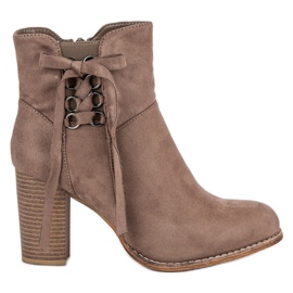 Super Mode Stivali beige sul post
