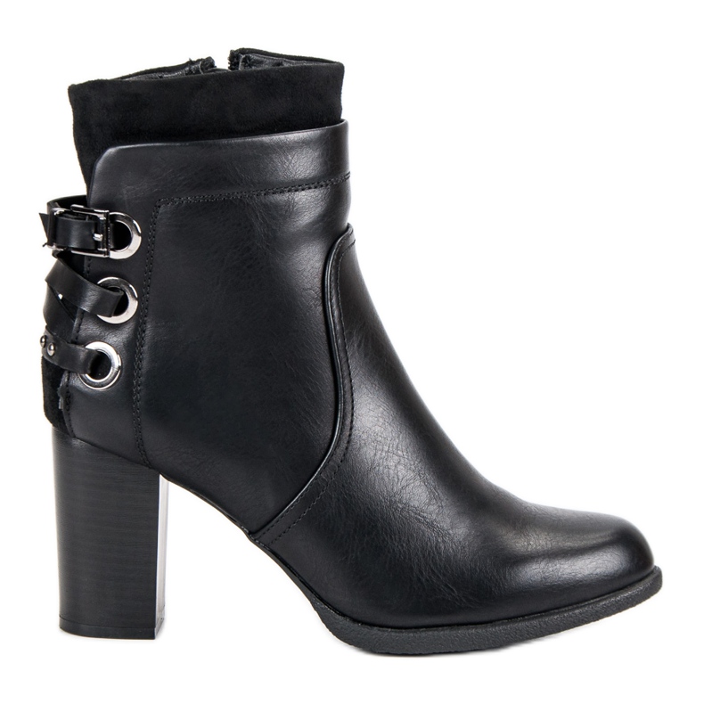 Super Mode Stivali eleganti su un post nero