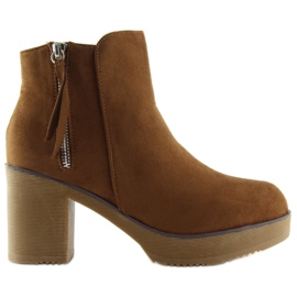 Stivali su stabile tacco cammello YL96009 Camel marrone
