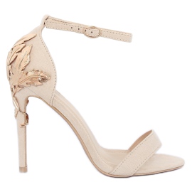 Sandali su un tacco alto beige 708-18 Beige