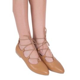 Vices Ballerine alla moda legate marrone