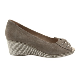 Décolleté da donna sulla zeppa Caprice 29350 marrone