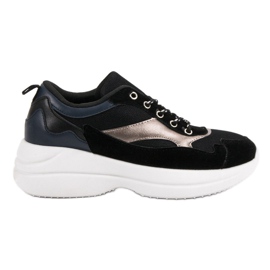 Calzature alla moda sulla piattaforma nero