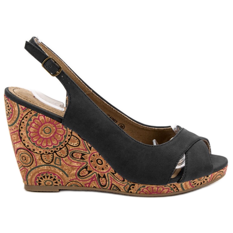 Corina Sandali etnici alla moda nero