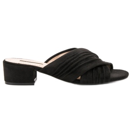 Corina Sandali con tacco nero