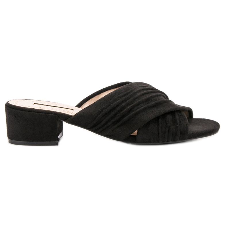 Corina Sandali con tacco nero