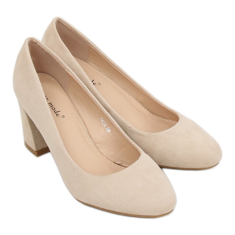 Décolleté su un post crema 7436 beige
