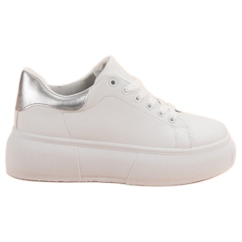 Renda Scarpe bianche sulla piattaforma bianca