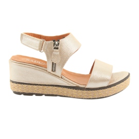 Sandali con zeppa Badura 4750 cappuccino dorato d'oro
