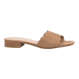 Small Swan Infradito su un tacco piatto beige