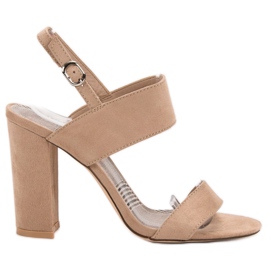 SHELOVET Sandali beige su un bar