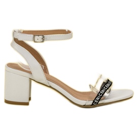 Ideal Shoes Eleganti sandali in pelle scamosciata bianco