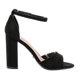 Ideal Shoes Comodi sandali con tacco alto nero