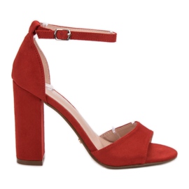 Ideal Shoes Comodi sandali con tacco alto rosso