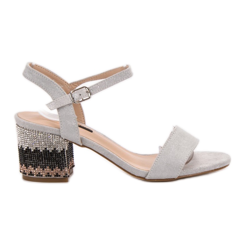 SDS sandali su un bar grigio