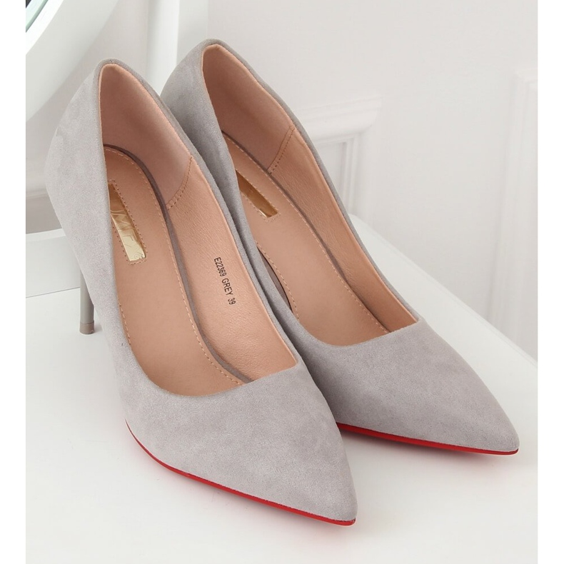 Pompe su un tacco grigio E22369 Grigio II-GAT