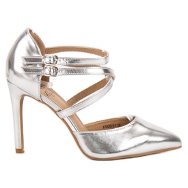 Kylie Borchie lucenti alla moda grigio